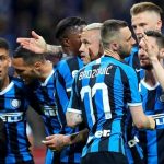 Obrazek przedstawia cieszących się zawodników Interu