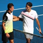 Obrazek przedstawia dwóch tenisistów - Roger Federer i Marton Fucsovics